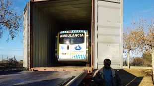 L'ambulància que l'ONG Santa Coloma per Kekuta-Kunda enviarà a Gàmbia