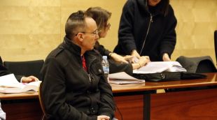L'acusat de matar el germà d'una ganivetada al coll a Figueres, durant el judici
