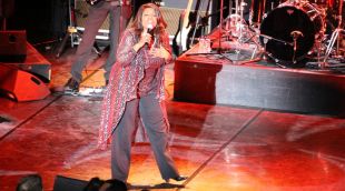 Gloria Gaynor ahir a l'Auditori de Girona