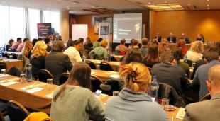Assistents a la primera ponència del segon Congrés internacional d'Enoturisme, aquest matí