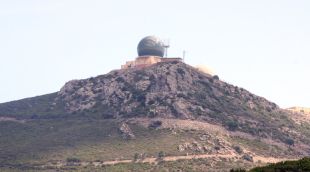 La base militar del Pení, al fons