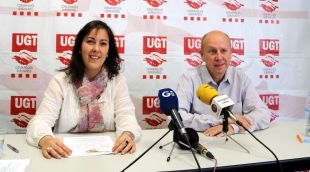 La secretària general de CTAC, Sandra Zapatero, i del secretari general de la UGT a les comarques gironines, Xavier Casas
