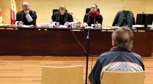 L'acusat d'estafar més de 330.000 euros amb la venda de tres pisos
