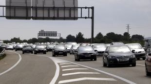 Circulació intensa a l'autopista AP-7 entre el Baix i l'Alt Penedès