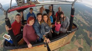 Participants al passeig en globus per la Garrotxa que s'ofereix a l'Ennatura't