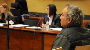 L'acusat, Alberto A. assegut al banc dels acusats