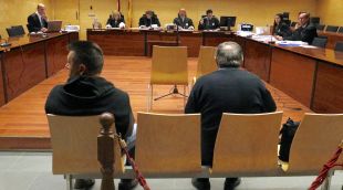 D'esquenes, els dos socis acusats de desviar 3,1 MEUR d'una empresa de Cassà