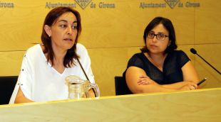 La regidora de Drets Socials, Sílvia Paneque, i la directora de l'Oficina Municipal de l'Habitatge, Judit Espuche