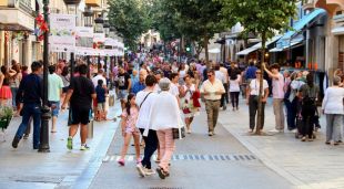 Ambient en una dels carrers cèntrics i comercials de Blanes, en la iniciativa 'Venem al carrer' emmarcada en el 'Blanes & Tu