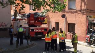 Bombers i sanitaris en una actuació a Figueres (arxiu)