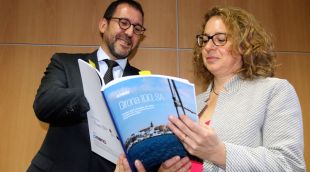 La responsable de la Càtedra d'Empresa Familiar, Pilar Marquès, i el soci responsable de KPMG, Manel Blanco