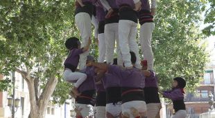 La Colla Castellera de Figueres en un moment de la seva actuació