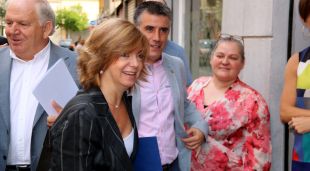 La consellera Borràs abans de l'estrena de l'Ofideute