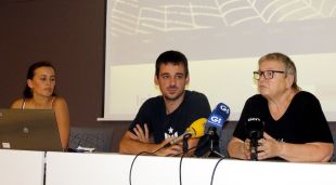 Pla general de la presentació del bloc sobre el cas Manga