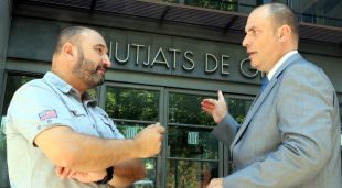El vocal de l'Associació Professional d'Agents Rurals de Catalunya, Ferran Almansa, i l'advocat del cos Albert Requena