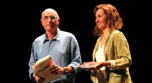 Els diputats de Junts pel Sí Lluís Llach i Anna Caula a l'acte d'avui a Girona