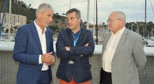 L'alcalde de Blanes, Miquel Lupiáñez; el regidor de Cultura, Quim Torrecillas, i el conseller de Cultura, Lluís Puig