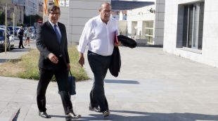 El conseller delegat d'Aigües de Blanes, Narcís Piferrer, i el seu advocat, Carles Monguilod
