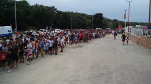 Les cues per accedir ahir al camp per veure el Girona FC contra el Manchester City
