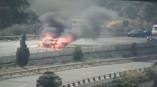 El vehicle en flames