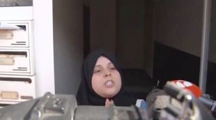 Halima fent declaracions davant la premsa