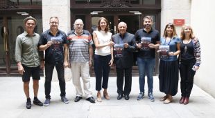 Les autoritats i responsables del projecte 'Cançó d'Amor i de Guerra' de la SCCC presentat avui