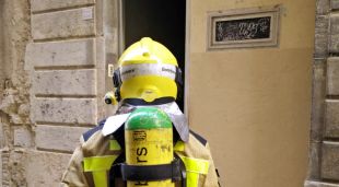 Un dels bombers que ha treballat a l'incendi