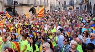 La plaça del Vi de Girona s'ha quedat petita