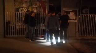 Els Mossos d'Esquadra visitant una escola catalana aquesta nit