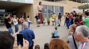 Assaig de la colla gegantera a l'institut de Llagostera