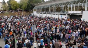 Més de 4.000 persones protegint les urnes al pavelló de Palau