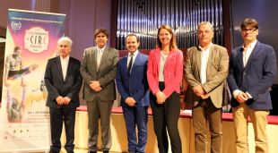 Pla general de les autoritats i el director del Festival Internacional de Circ de Girona