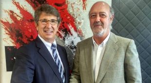 Pla mig del director del Grup Peralada, Javier Suqué, i el president de Bodegas Chivite, Julián Chivite