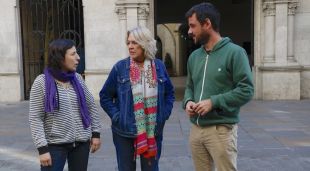 Tres diputats de la CUP de Girona, avui a la Plaça del Vi
