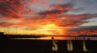 Posta de sol el dissabte davant de l'escenari Sol
