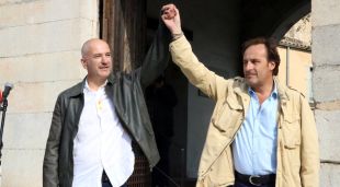 Els candidats a rector de la Universitat de Girona, Joaquim Salvi i Sergi Bonet, a davant del rectorat (arxiu)