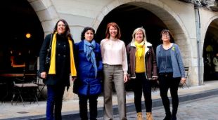 L'alcaldessa de Girona amb integrants de l'Associació Catalana de Drets Civils, aquest matí