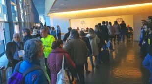 Cues per votar a l'Auditori de Girona