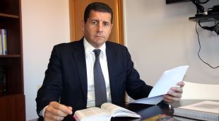 El secretari general de la Fecasarm, Joaquim Boadas, al seu despatx de Girona (arxiu)