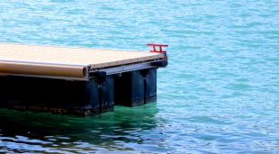 Una plataforma a l'Estany de Banyoles