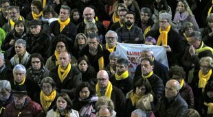 Un grup dels manifestants avui a la Plaça del Vi de Girona