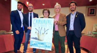 Foto de família de la presentació de la nova edició del Carnaval de la Costa Brava Sud