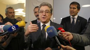 El delegat del govern espanyol a Catalunya, Enric Millo, atenent als mitjans aquest matí