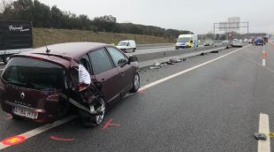 Vehicles accidentats a l'A2 a Fornells de la Selva en sentit Barcelona