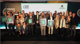 Foto de família dels guardonats als premis G!