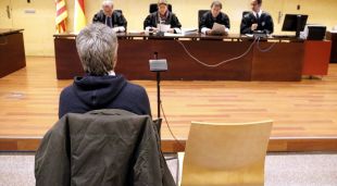 D'esquenes, el condemnat per captar un menor a través d'Internet i abusar-ne sexualment