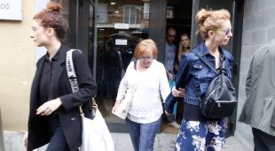 Advocats i investigats per la mort de la nena de 4 anys ofegada a la piscina sortint dels Jutjats de Ripoll (arxiu)