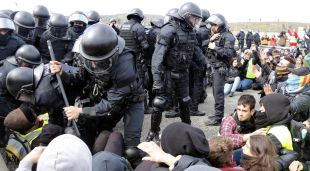 Un instant del desallotjament el passat 27 de març