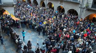 La Plaça del Vi durant la concentració de suport als CDRs
