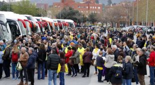 El miler de persones han sortit des de Girona per anar a la manifestació